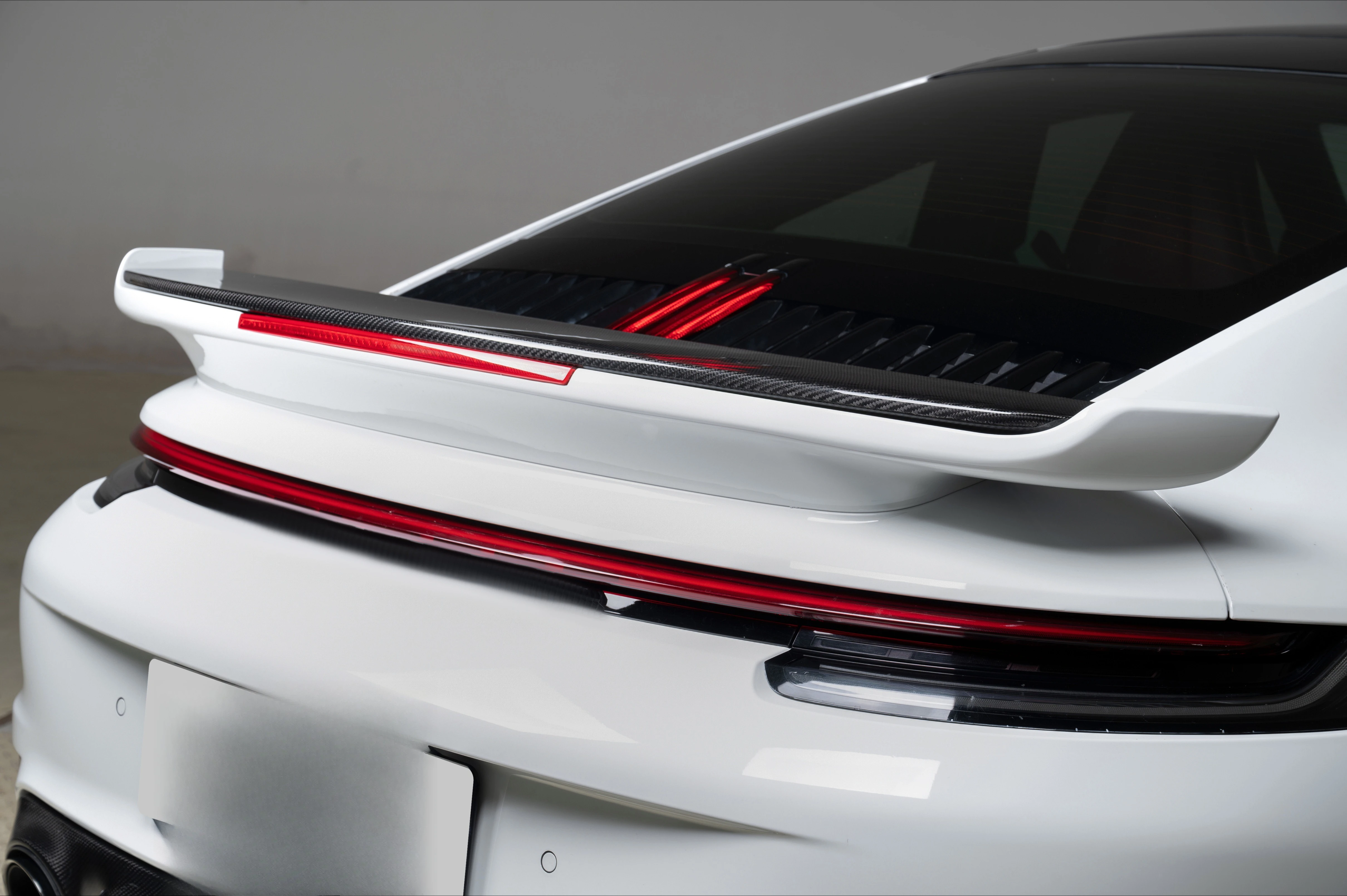 For  911 the High-quality Carbon Fiber Turbo SD Style Rear Wing Trim Panel Presents a Refined and Luxurious Appearance