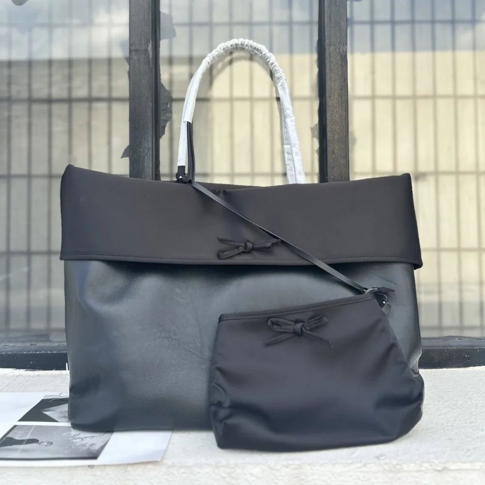 

Light Luxury 2025 New Large Capacity Sheepskin Tote Bag Fashion Bow Double-sided Shoulder Bag Commuter Leisure Mother Child Bag