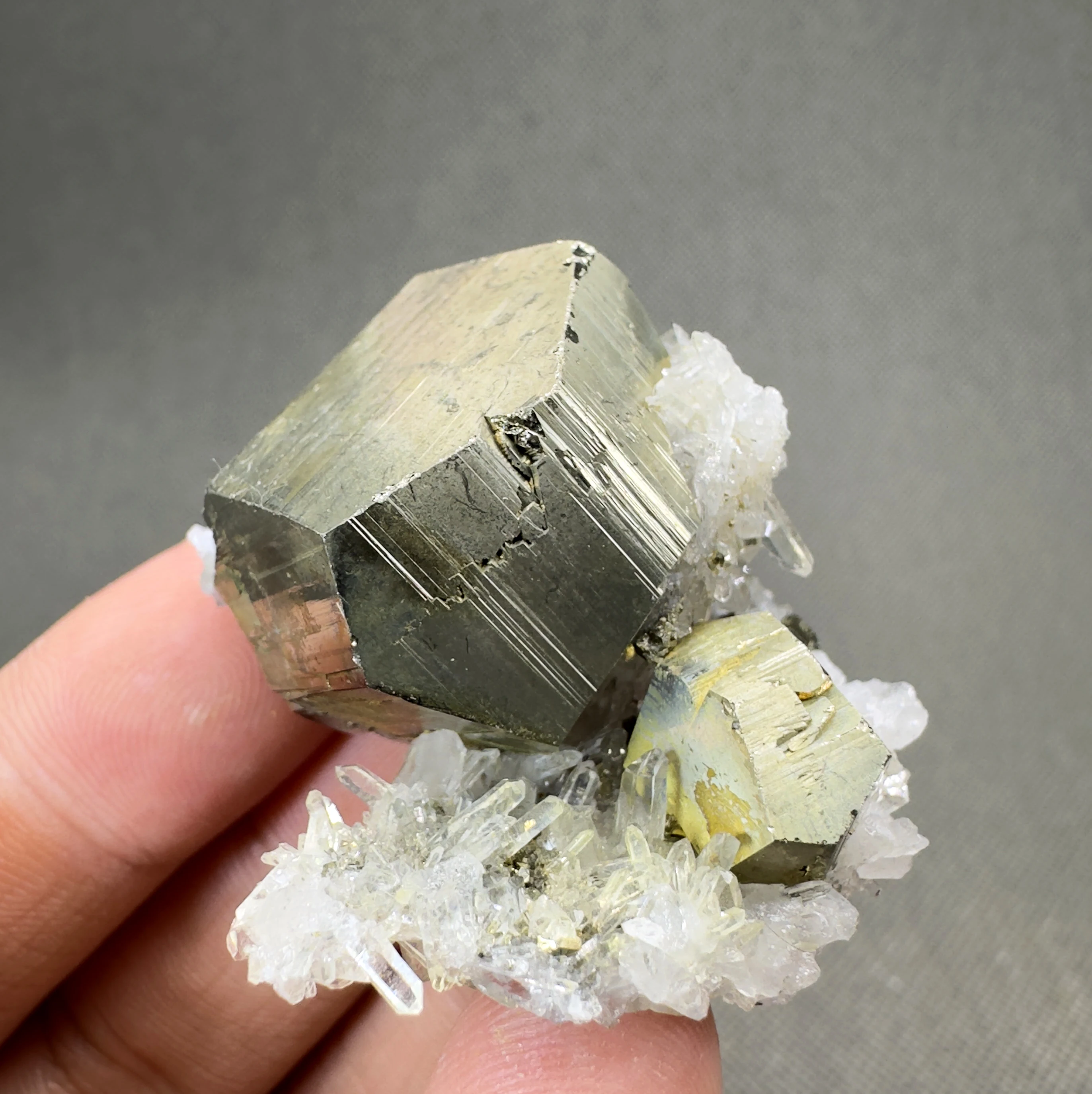 

42 g Natural Myanmar dodecahedron pyrite and crystal Symbiotic mineral specimen + healing quartz crystals and stones rock