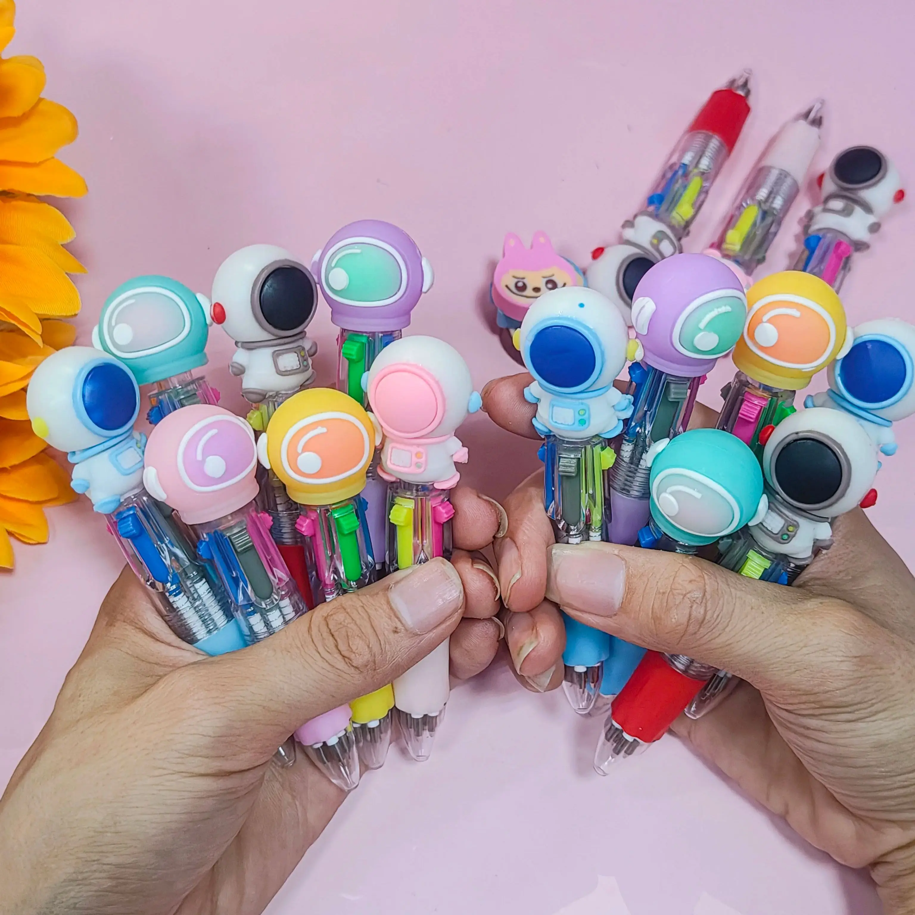 10 sztuk/partia śliczne astronauta Mini 4 kolor długopis Cartoon Spacemen Multicolor długopisy dla dzieci szkoła papiernicze artykuły biurowe prezent — zdjęcie produktu 4