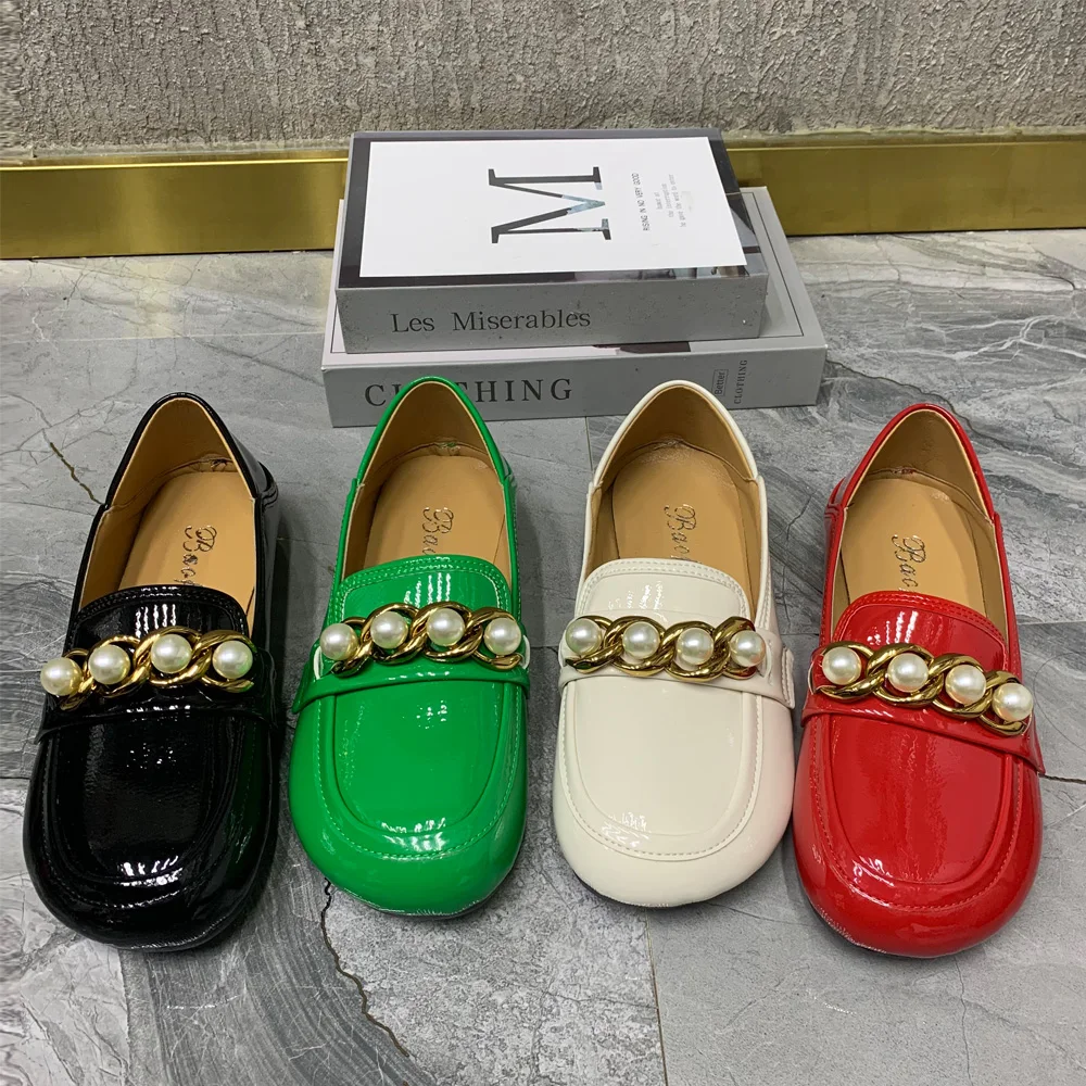 

Fashion Women Mullers Plus Size Designer Women Loafers Patent Leather Flat Shoes Pearl Summer Women Shoes Antislip