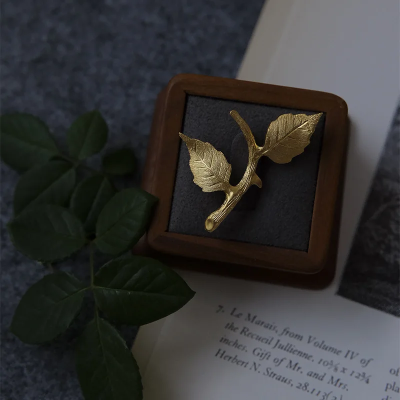 

Original retro forest art High quality rose leaf plant brooches for women frosted minimalist design brooch fine jewelry