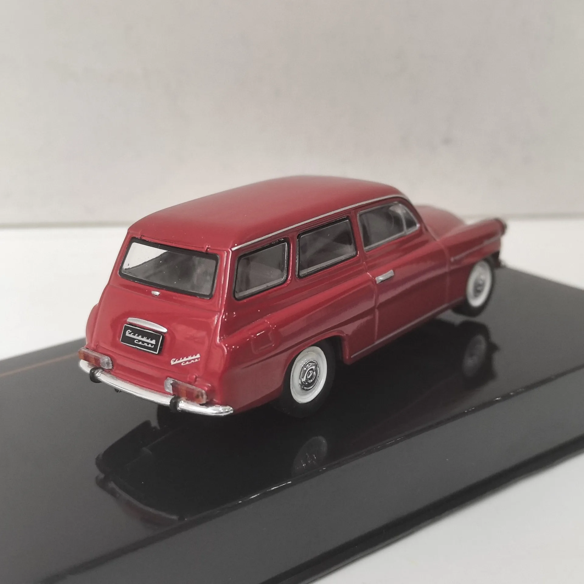 Modèle de voiture en alliage moulé sous pression, échelle Ixo 1/43, SKODA Octavia Combi 1969 Skoda, jouet de collection, cadeau, affichage Souvenir, ornement