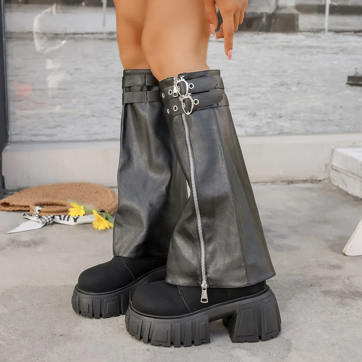 

Women's Thick Sole Anti-Slip High Boots 2025 Autumn and Winter New Hot Selling Gothic Chelsea Fashion Women's Boots