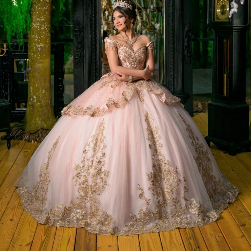

Pink Shiny Quinceanera Dresses Off The Shoulder Gold Applique Lace Bow Beading Tull Party Birthday Sweet 16 Dress Vestidos 15 De