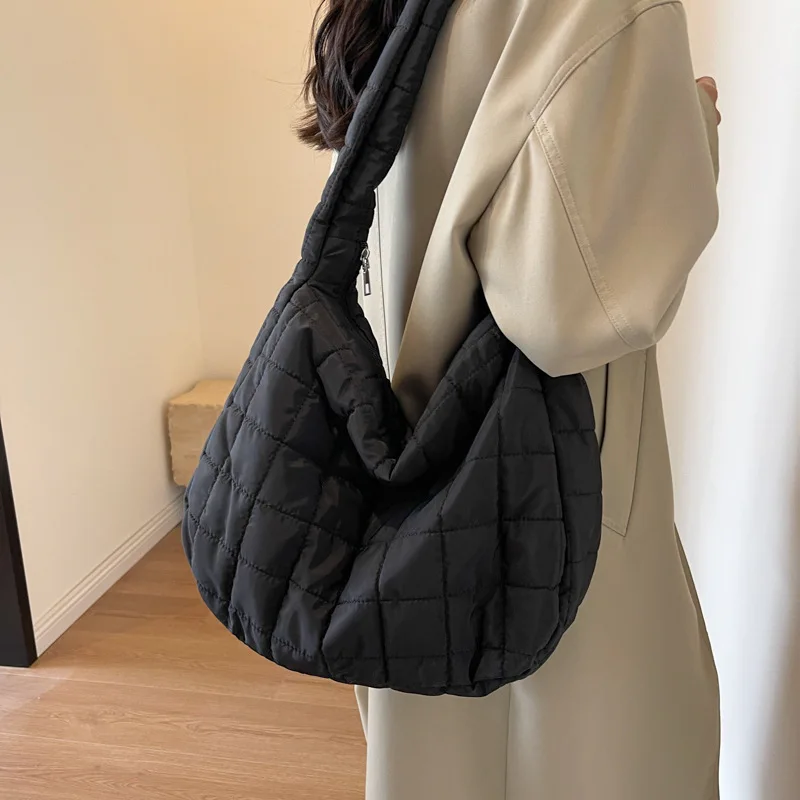 

Fashion Ladies Shoulder Bag Female Casual Personality Large Capacity Nylon Crossbody Bag Commuter Totes