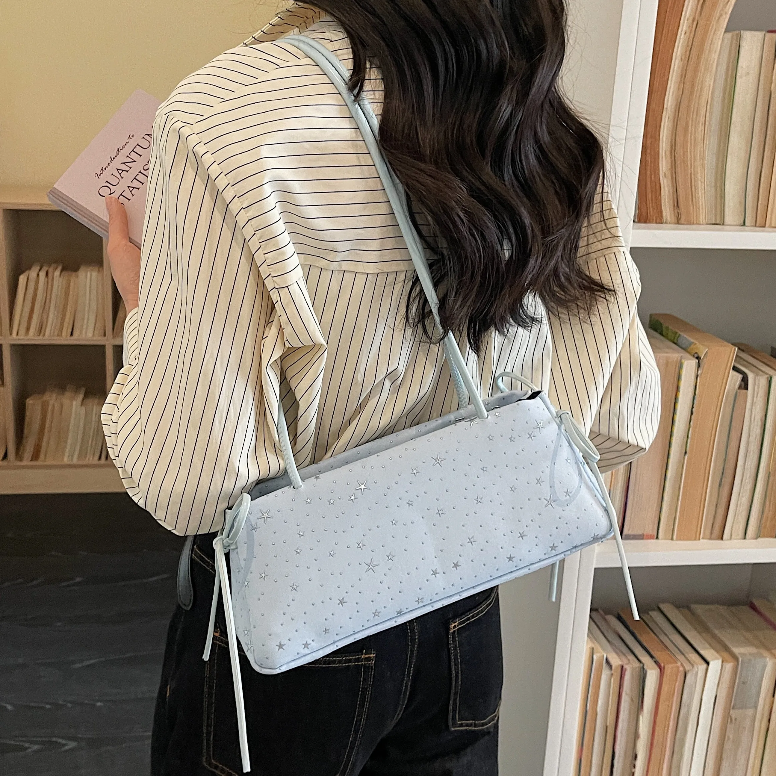 

Весенняя трендовая женская сумка-багет «Метеоритный дождь» 2026 года, новая нишевая модель, элегантная ручная сумка для повседневного использования, женская сумка через плечо для поездок на работу