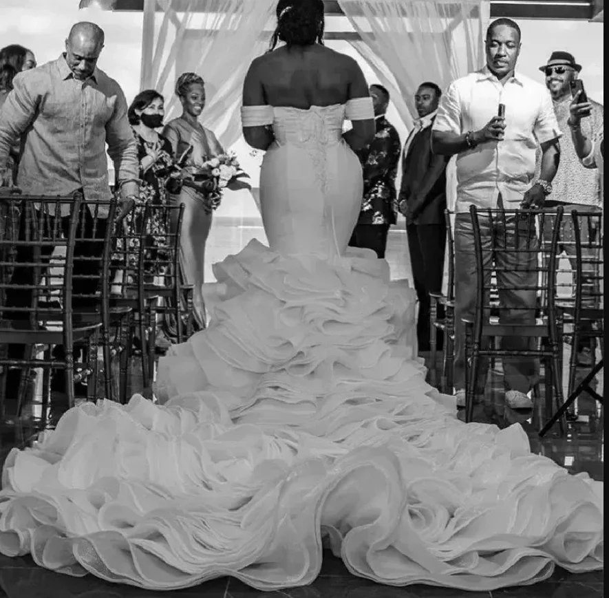 Abito da sposa in raso increspato con spalle scoperte personalizzato per la sposa Vestido De Noiva Abiti da sposa con volant a cascata