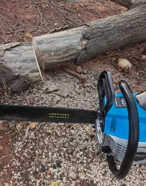 

Четырехтактная ручная высокомощная пила для распиловки древесины