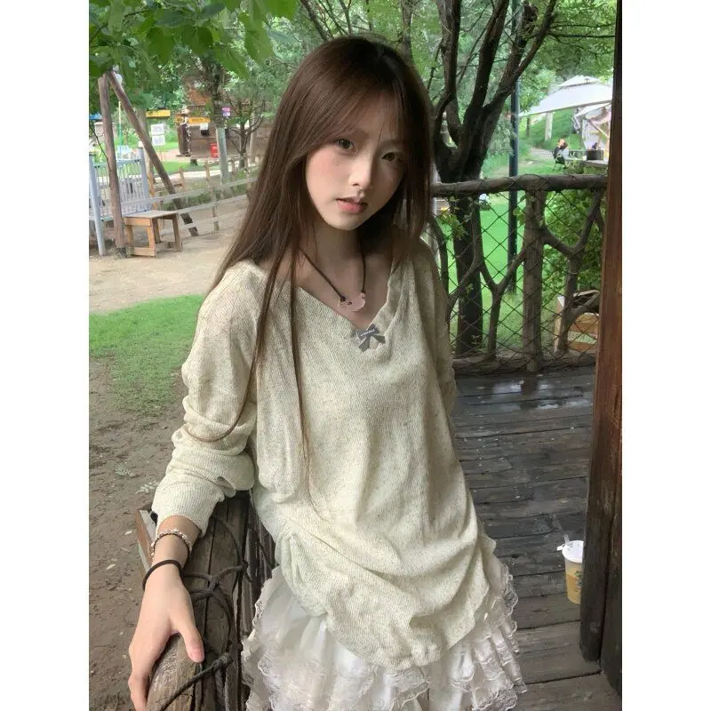 Korean Style Sweet V-neck Bow Blouse Long Sleeve T-shirt for Women, New Autumn Versatile Thin Slim-fit Top