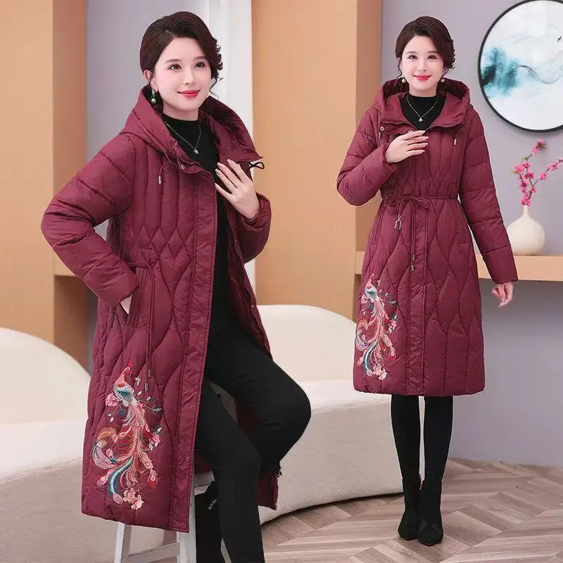 سترة شتوية بقلنسوة لعام 2025 سترة نسائية جديدة دافئة سترة عصرية من القطن للنساء معطف طويل بمزاج نحيف معطف نسائي