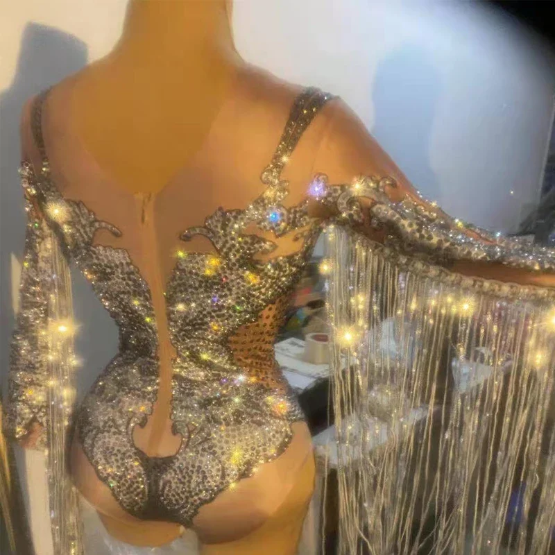 بدلة للجسم بأحجار الراين الفضية اللامعة وأكمام شرابات ترتر ثياب نسائية راقصة جوجو زي مغني المسرح الهذيان XS2738