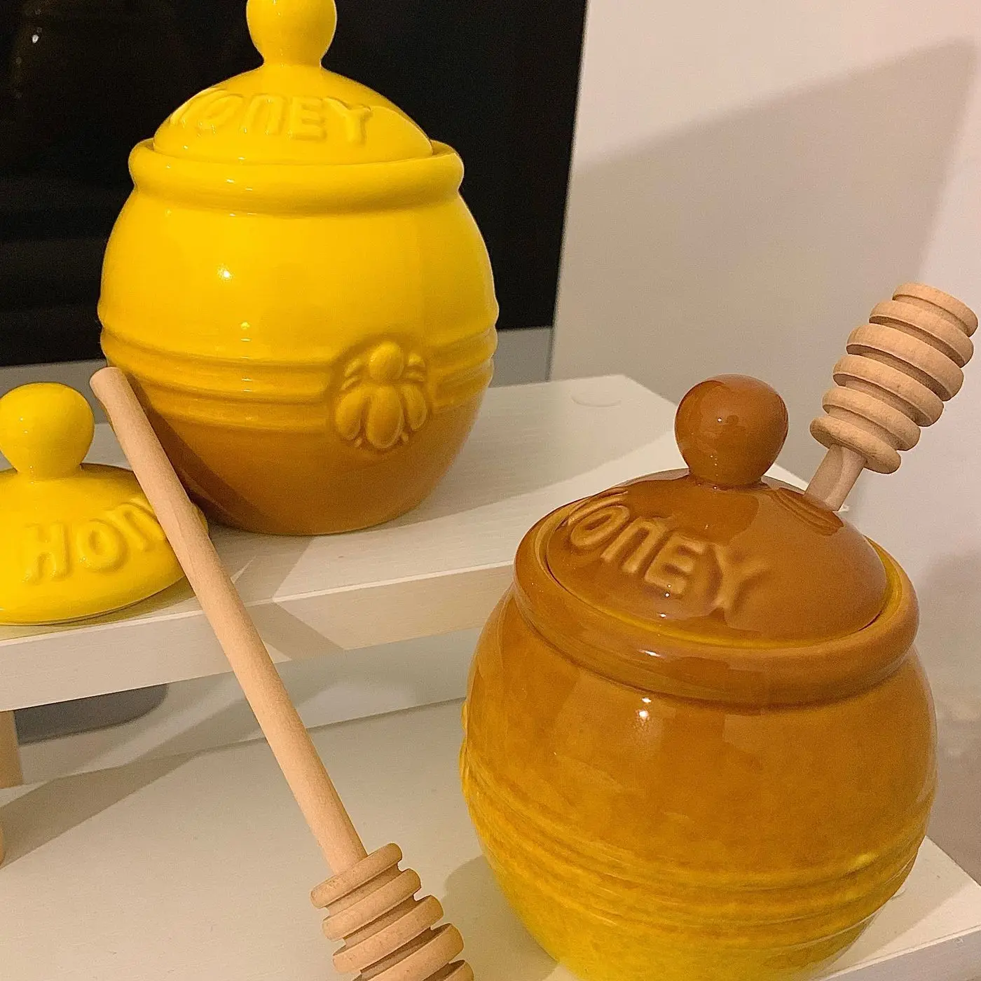 Instagram Creative Ceramic Honey Storage Can Seasoning Can with Wooden Stirring Rod Vintage Kitchen Storage Can with Lid