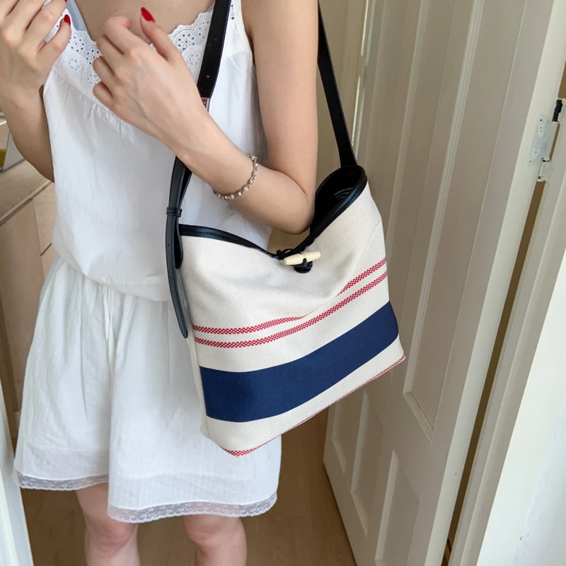 

Stylish Leather Messenger Bag for Ladies, Crossbody and Shoulder Bag By Famous Designer, Popular Classic Handbags