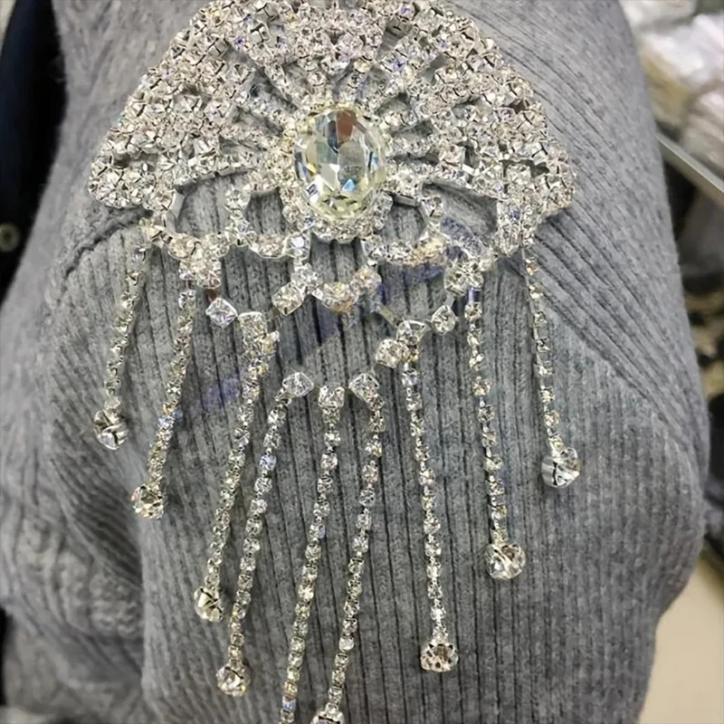 

Exquisite Fan Shaped Rhinestones Applique Shining Crystal Fringe Patch DIY Hand-Sewing Clothing Coats Bag Dress Decoration