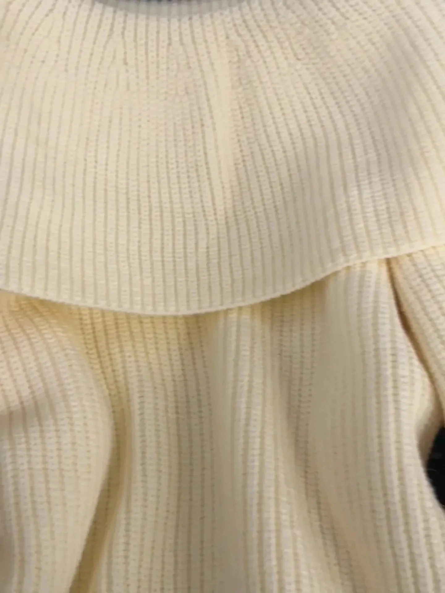 부드러운 니트 스웨터 여성용 패셔너블한 개성 있는 출퇴근용 봄 신상품 에이지리스 탑 릴랙스 핏 롱 스...