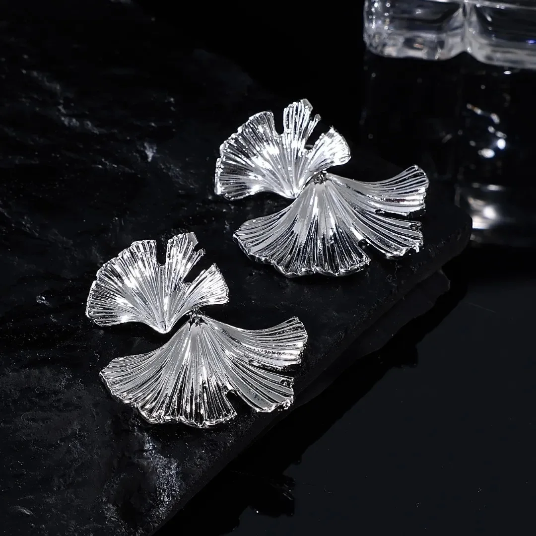 Big Leaf Stud Earrings Silver Metal Plant Design Fashion Statement Jewelry for Women Simple Gift