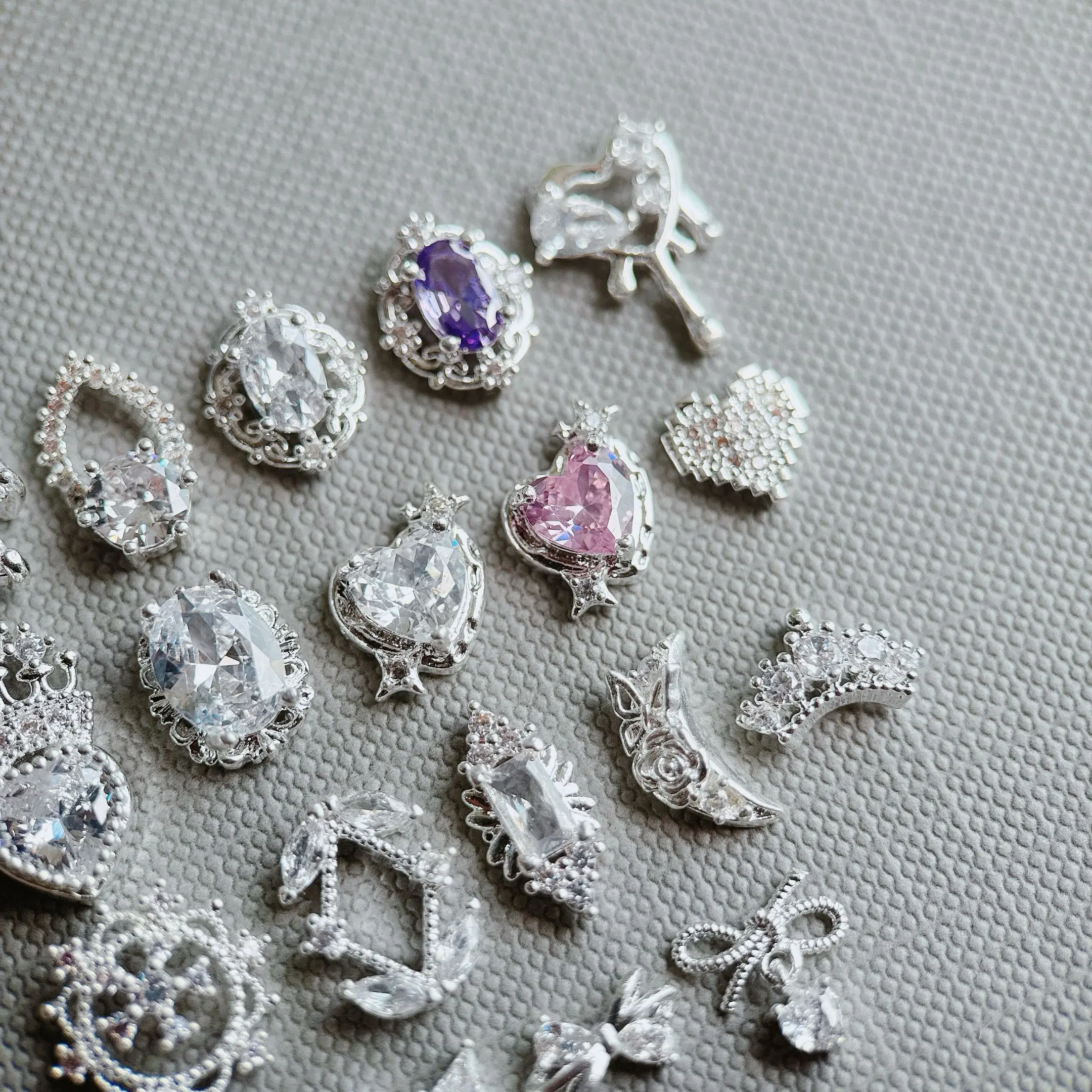 10pcs Luxury Shiny Bright Silver Heart Oval Nail Art Parts Zircon Crystal Manicure Nails Accesorios Supplies Decorations Charms