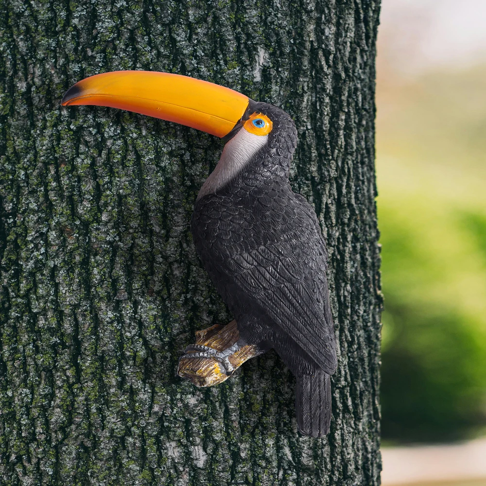 Resin Toucan Figurine, Tree Hugger Bird Sculpture, Wall Art Decor for Outdoor Garden Lawn & Home