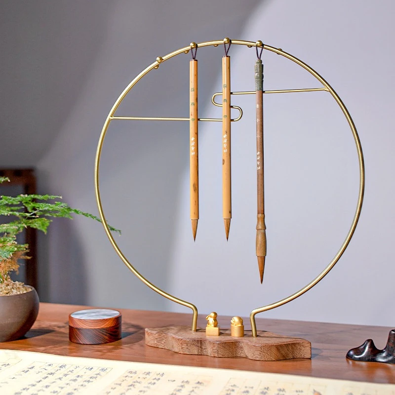 

Brass Calligraphy Brush Holder Auspicious Cloud Pattern Pen Rack Scholar Desk Display Creative Writing Gift Desktop Organizer
