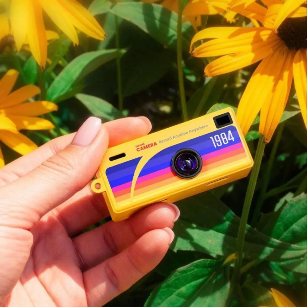 كاميرا محمولة عالية الدقة للطلاب 2025 كاميرا إبهام صغيرة محمولة جديدة تحميل صغير حقيبة ظهر مدمجة قلادة الصورة