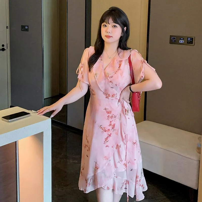 Fat mm Plus Size Damen-Sommer-Neuheitsartikel, Nischendesign, Blumenrock mit V-Ausschnitt, tailliertes, unregelmäßiges Chiffonkleid