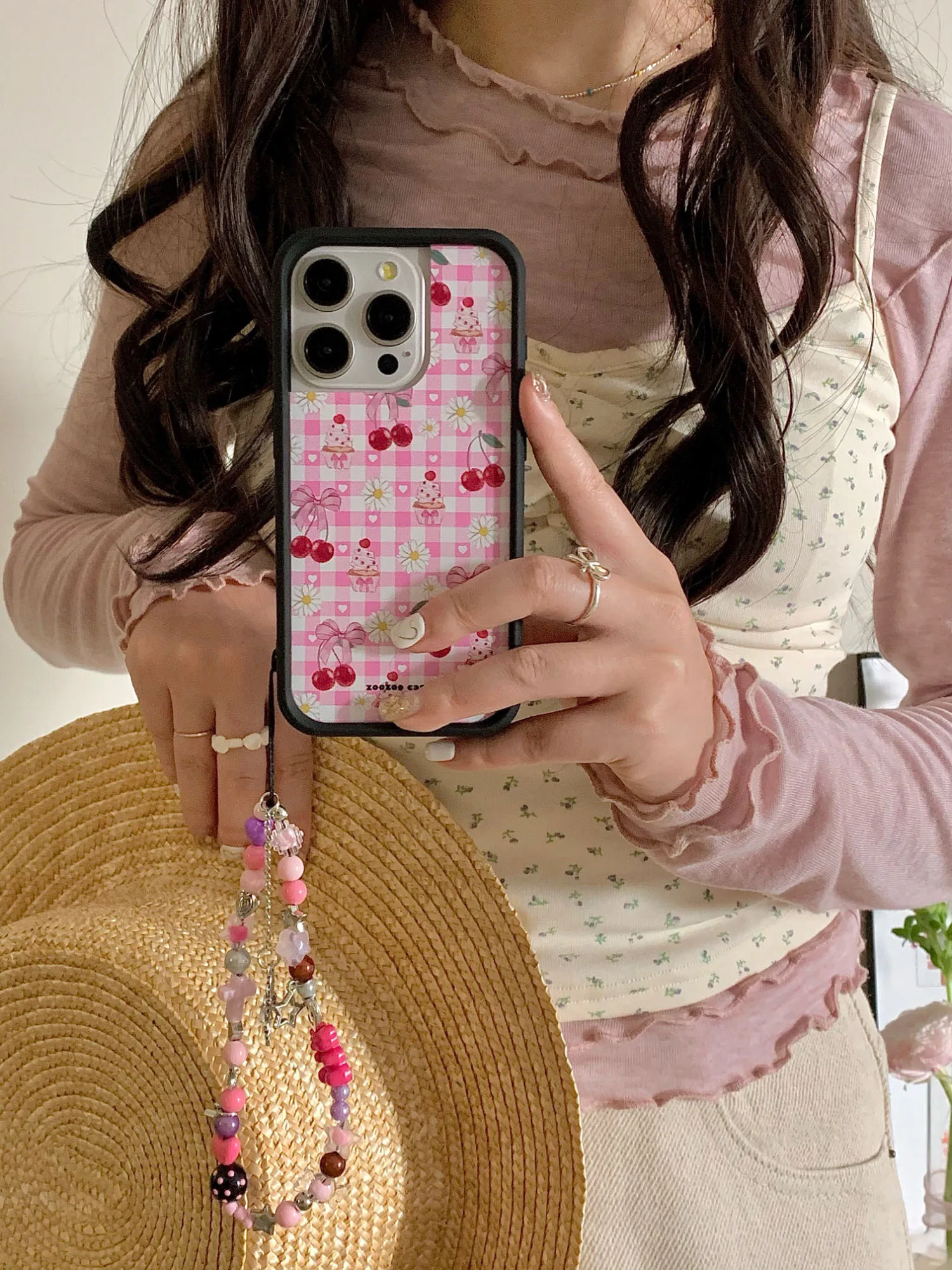 Ins cherry phone case for iphone 15pro 15 13 pro max summer bracelet 13pro 12 14 15promax pink lattice flower balck frame conque