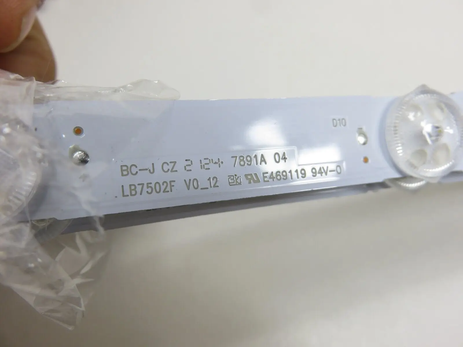 LED Backlight strip 12 lamp For LB7502F V0_12 XR75X95J XR-75X95J 75X95CJ XR75X95CJ