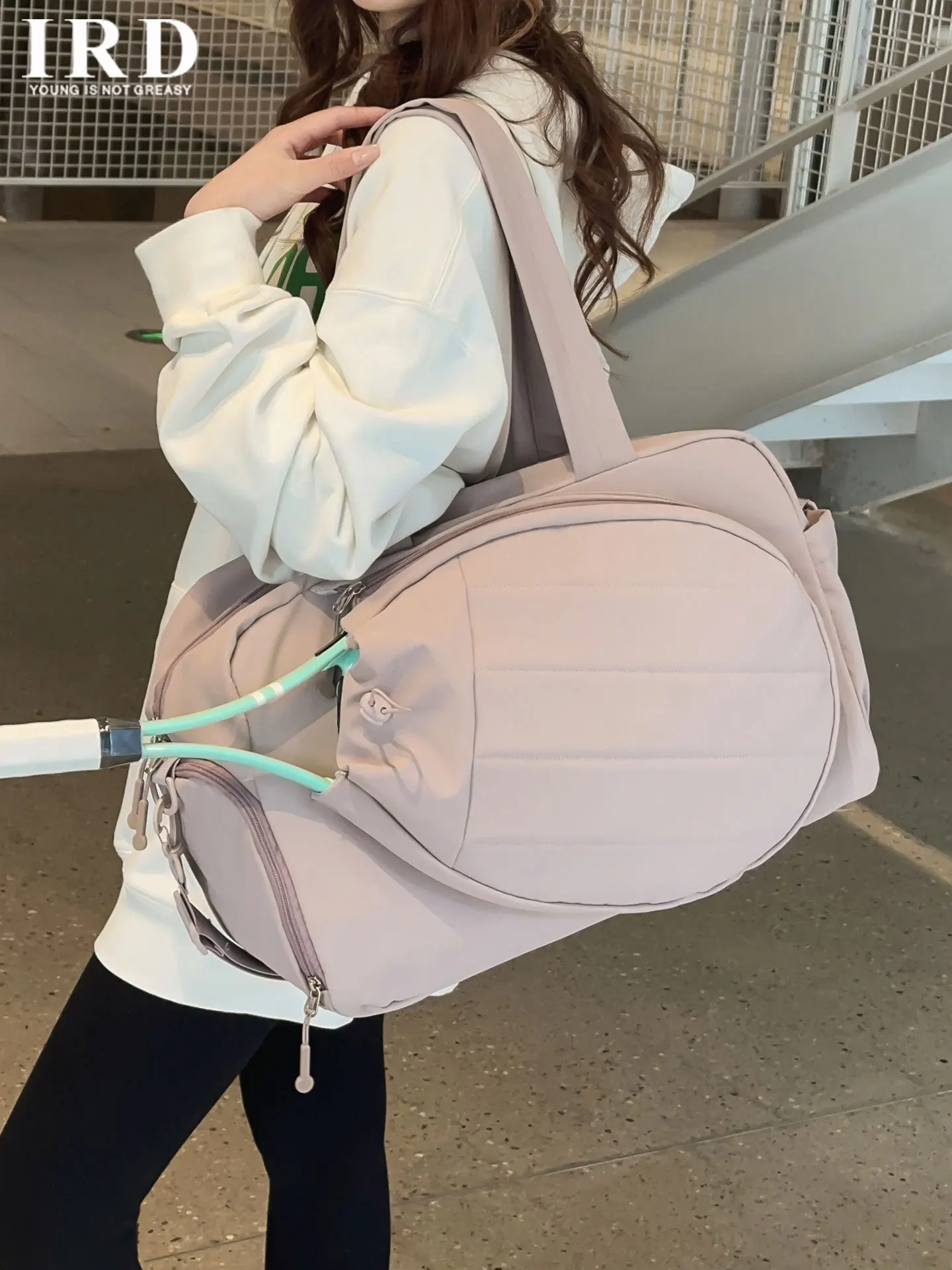 borsa-sportiva-di-grande-capacita-per-fitness-borsa-da-yoga-per-donne-borsa-per-badminton-e-tennis-con-scomparto-separato-per-indumenti-asciutti-e-bagnati-leggera-e-a-tracolla