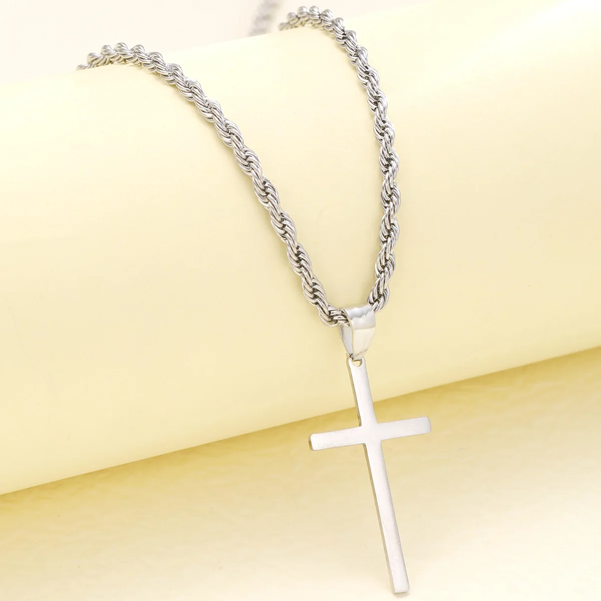 Modische Kreuz-Halskette aus Edelstahl für Herren, goldfarbener oder silberfarbener Kreuzanhänger, gedrehte Kettenglieder, Damen-Party-Schmuck. – Detail 8