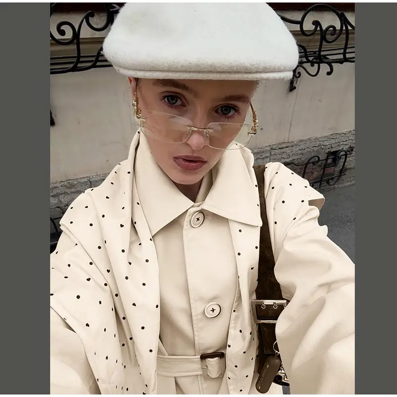 Solider Trenchcoat mit gepunktetem Futter, doppelseitiger Cape-Jacke mit Gürtel, tailliert, mit Knöpfen, Herbst 2026, Damenmode, Streetwear-Jacke – Detail 7