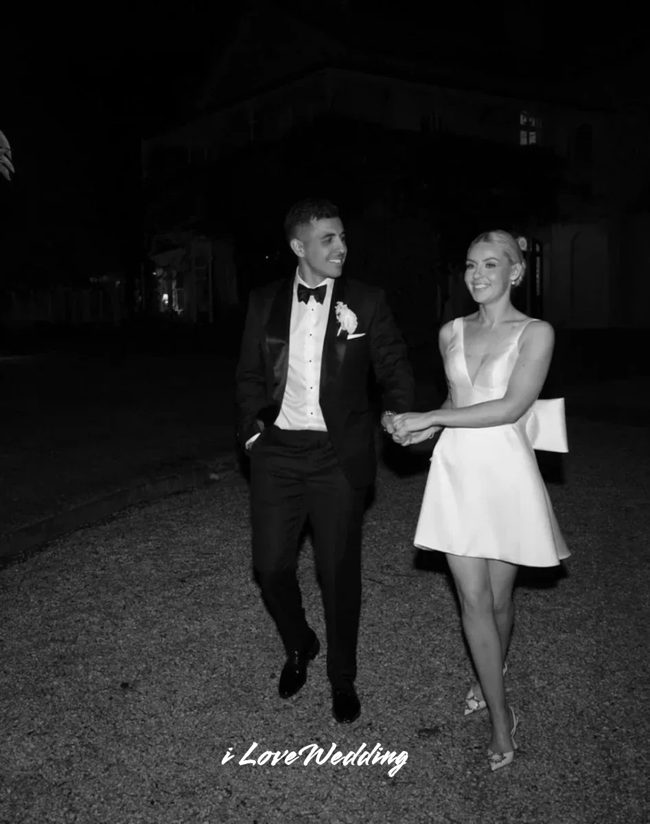 ชุดแต่งงานคอวีสีขาว 2025 ผ้าซาตินแขนกุดเอ-ไลน์กระโปรงมินิชุดราตรีชุดราตรีชุดแต่งงานจีบชุดแต่งงานที่กำหนดเอง