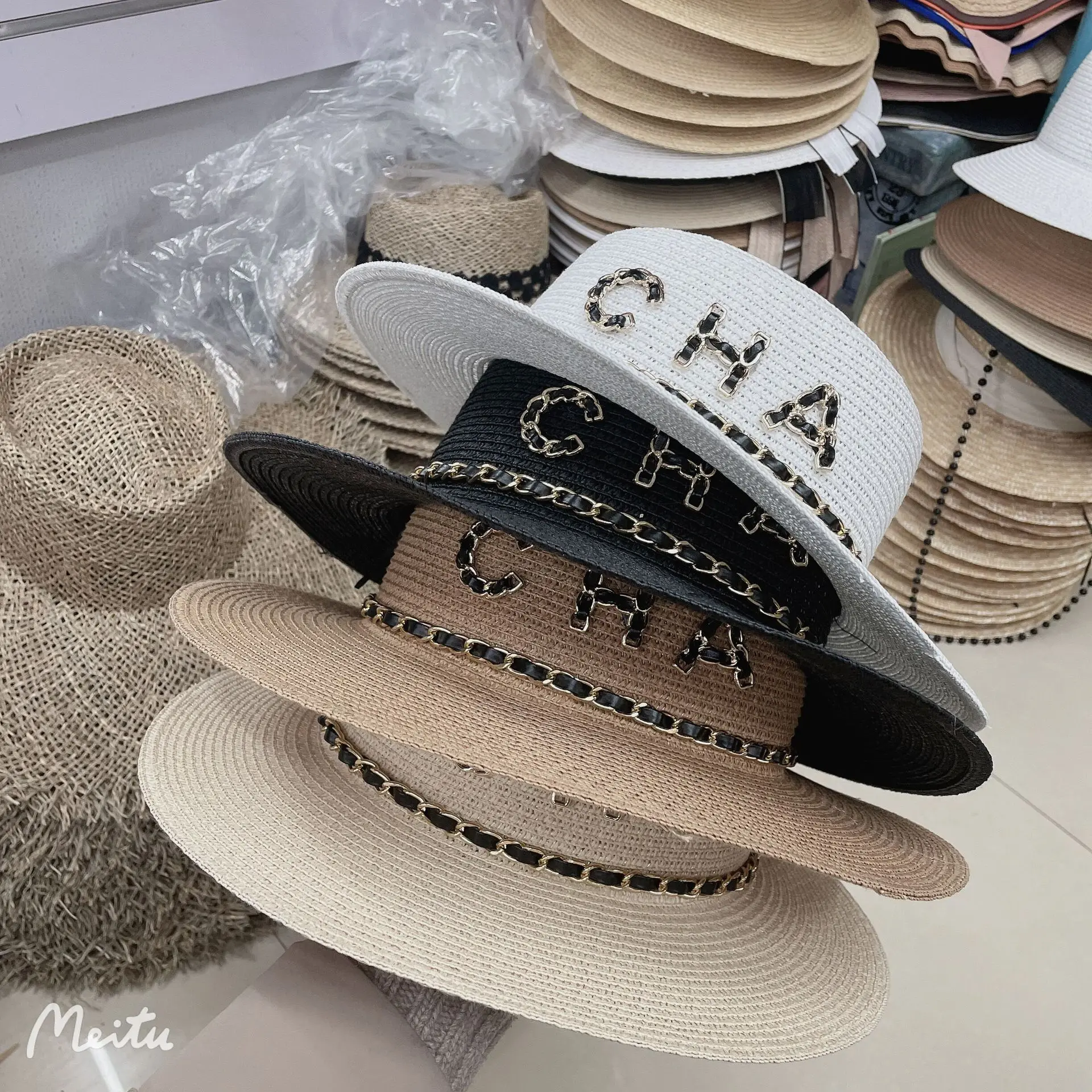 

Summer New Women's Straw Hat Small Fragrance Metal Letter Flat Top Hat Fine Grass Weaving Fashion Big Eave Sun Protection Hat