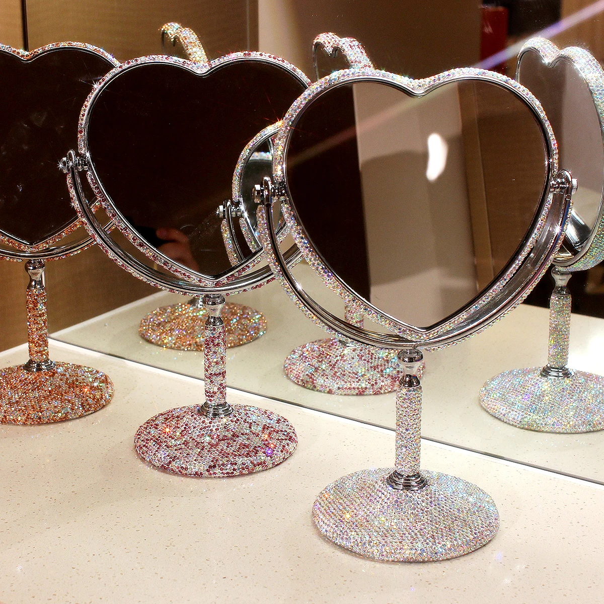 Bling Rhinestone Love Heart Makeup Mirror 360 ° Rotating Folding Cosmetics Mirror Desktop Double Sided Mirror Beauty Tools Gift