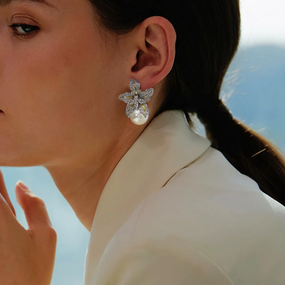 Exquisite Sparkle Micro-Paved 5A Zircon Two-Tone Stereo Lily Flower Pearl Stud Earrings for Women Floral Design Wedding Jewelry