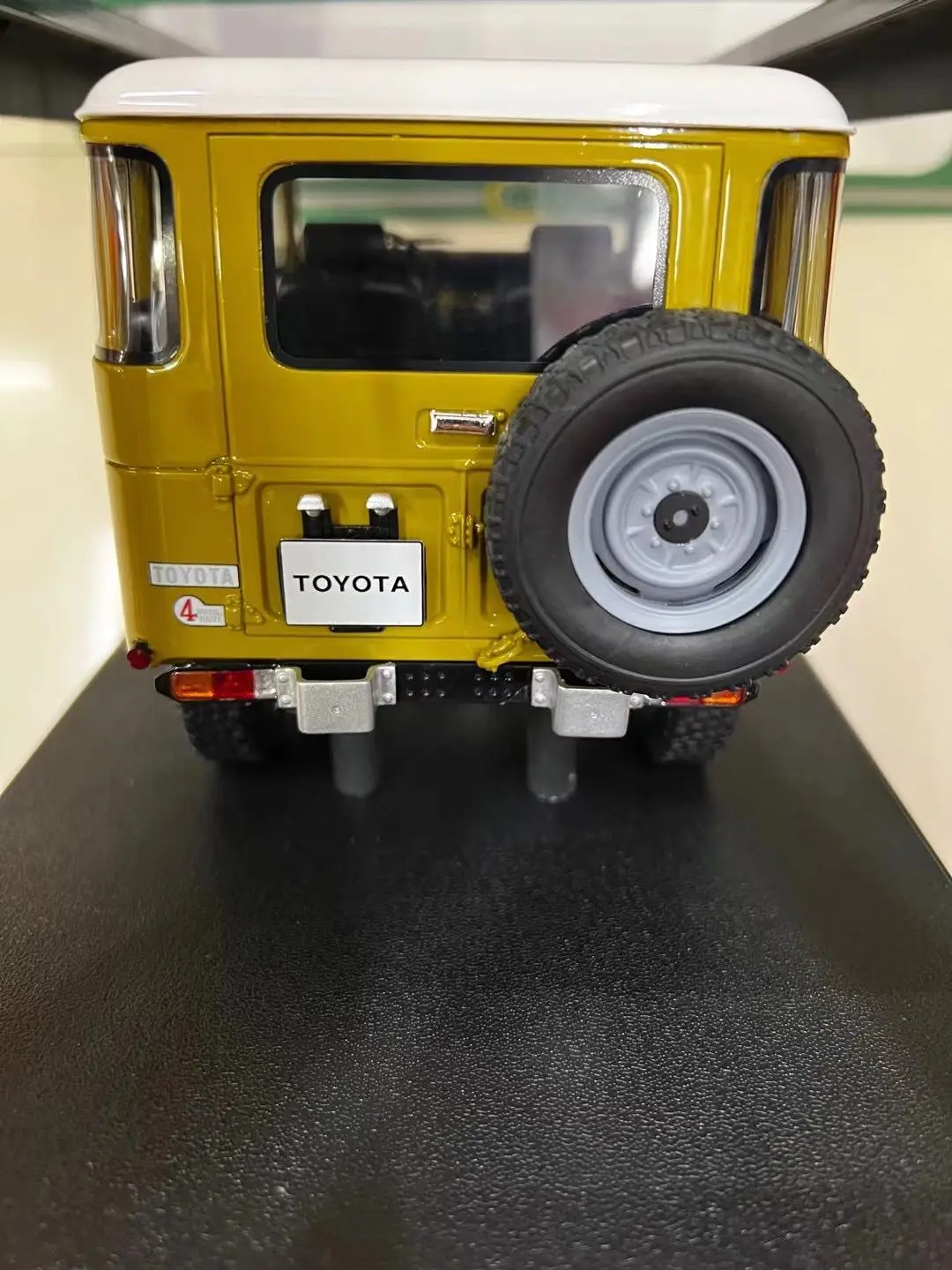 Cult Modellen! 1:18 Schaal Hars Model Auto Land Cruiser Fj40 Suv Nieuw In Doos