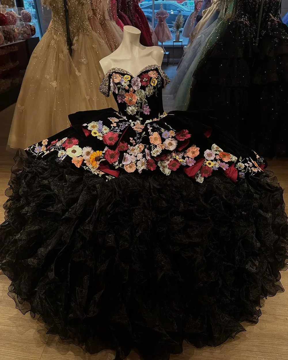

Charro Quinceanera Dresses Embroidery Appliqued Sweet 16 Ruffles Princess Vestidos De 15 Quinceañera Customized