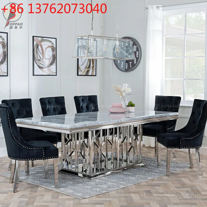 

Итальянская простая гостиная в маленькой квартире с прямоугольным мраморным обеденным столом