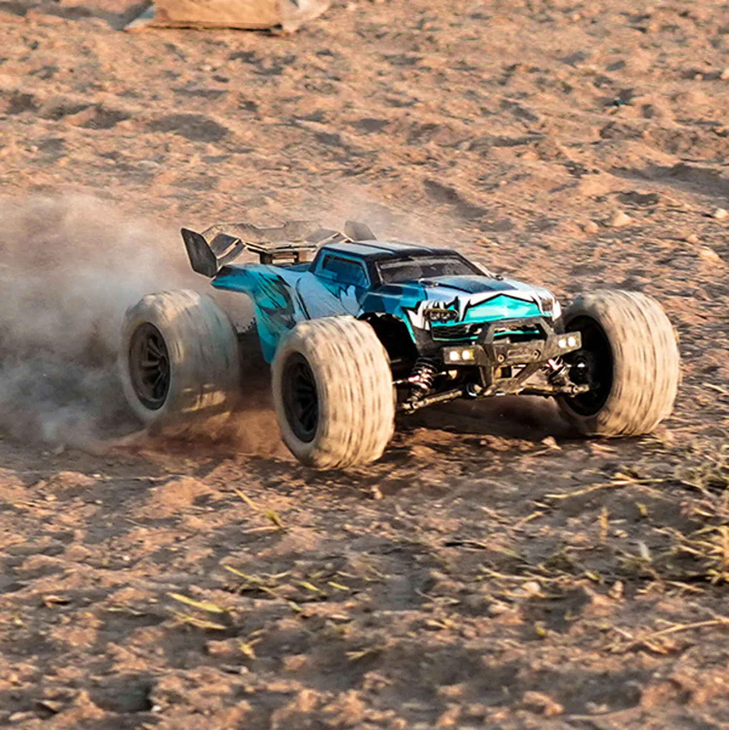 

1/16 RC Пикап Q117 4WD Высокоскоростной внедорожник с дистанционным управлением 70 км/ч RTR Аккумулятор Бесщеточный двигатель ESC Подъемное колесо