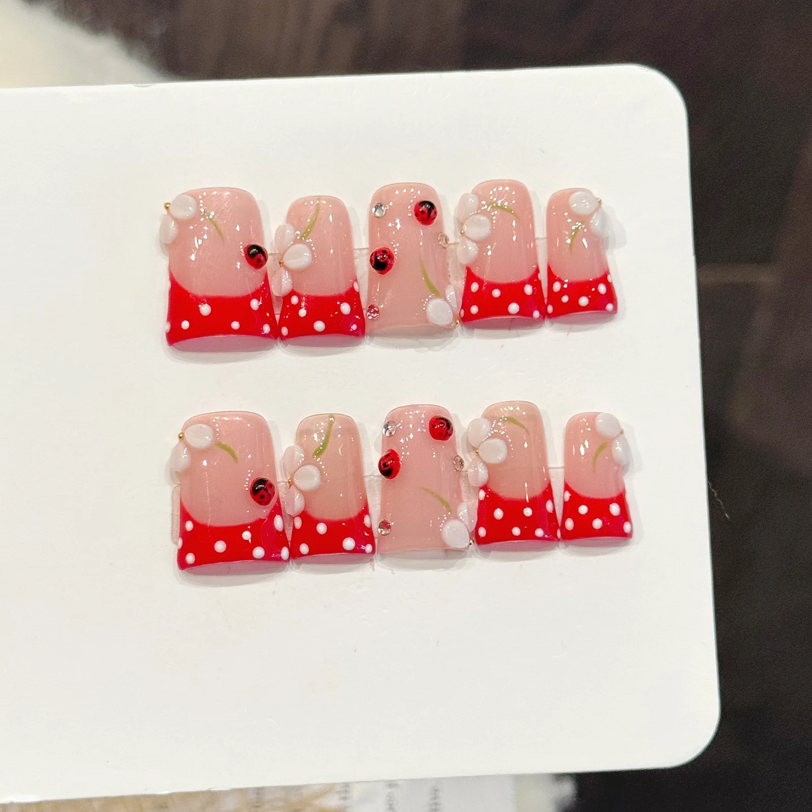 

10 шт., короткие накладные ногти ручной работы в виде утконоса, 3D цветы, декор, винтажные красные французские накладные ногти с дизайном белых точек, съемные