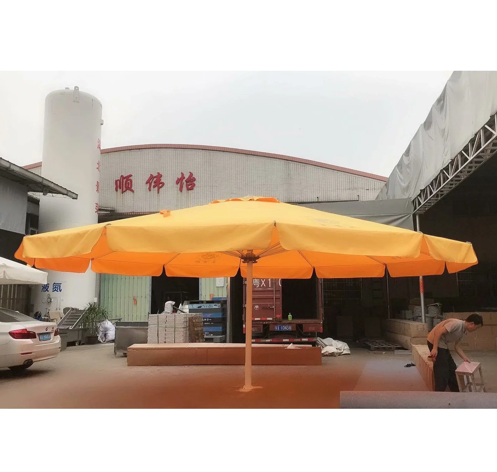 Bulk Supply of 7 Meters Outdoor Umbrella Manufacturers