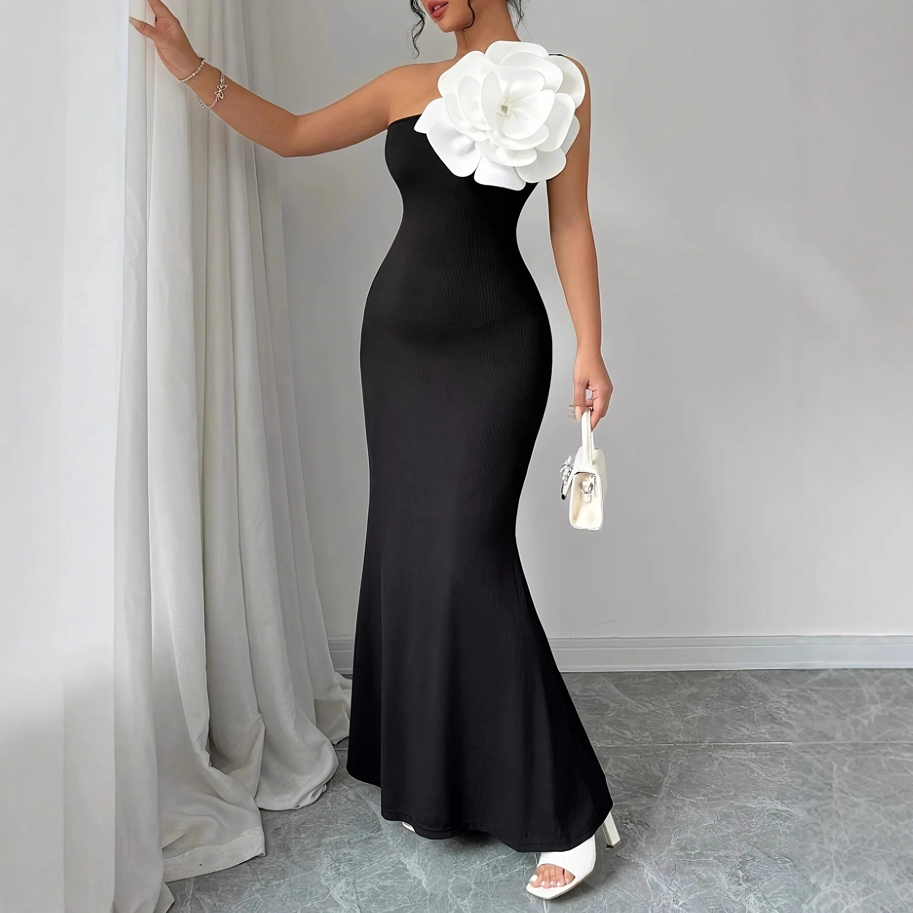 Women's New Fashion Tube Top Dress Slim Fit Classic Solid Color Pure Black Slimming Elegant Sloping Shoulder Dress ins style