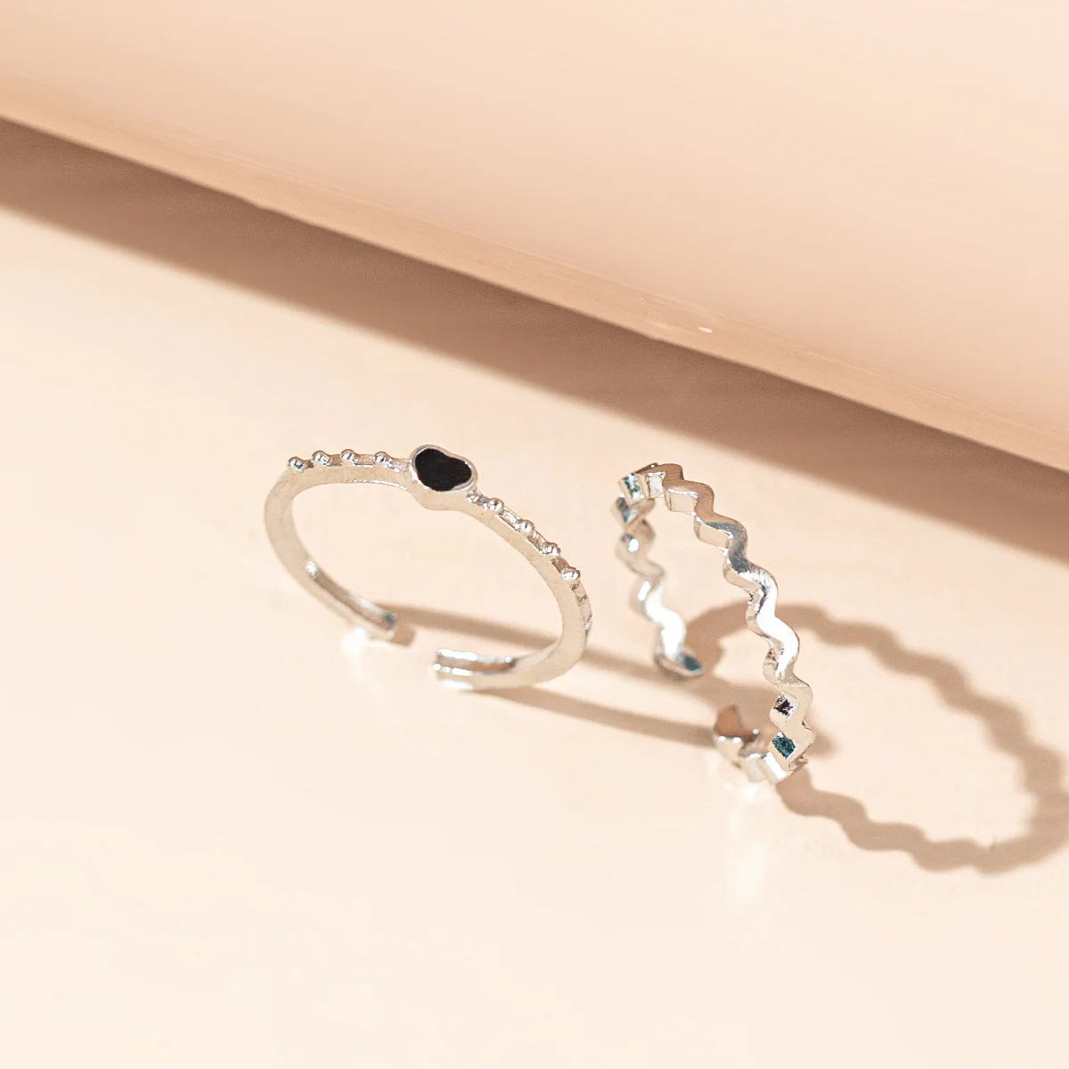 Black oil drop love ring female ins niche design sense cold wind light luxury index finger ring sweet and cool jewelry