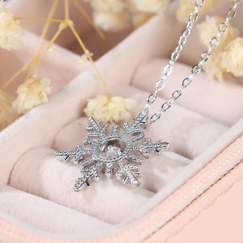 2026 New Exquisite White Snowflake Dynamic Necklace From Europe and America, Designed To Sway and Create Fresh High-end Jewelry