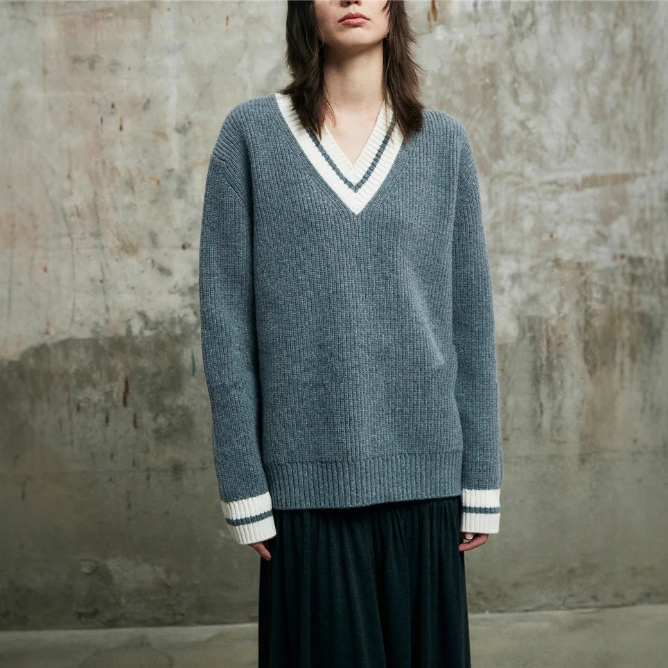 8220 Lazy Top im Miao-Stil, Herbst-Winter, V-Ausschnitt, Farbblock, hochwertiger, gerippter, dicker Strickpullover mit besticktem Buchstaben