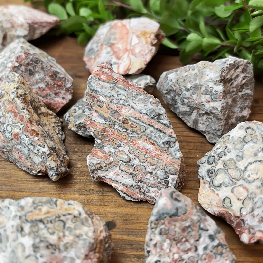 Natural leopard-patterned raw stone, Exquisite red natural stone, Original decorative stone, Rough filler for home and garden