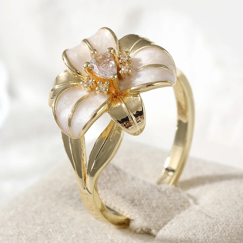 Women's Luxury Lily Flower Shape Ring Enamel Petals Paired with Synthetic Zircon Ring Romantic Anniversary Gift Jewelry