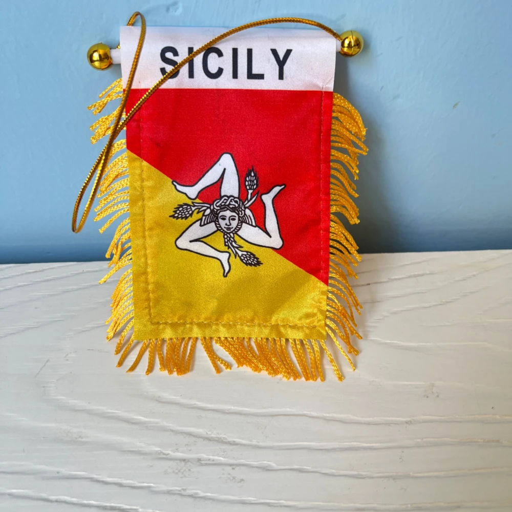 Banderín de Sicilia triskelion – Colgante poliéster para coche