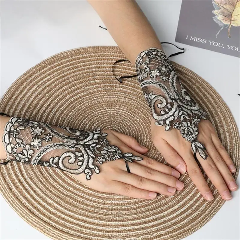 39BD-Handschuhe, handgefertigt, Braut-/Hochzeitshandschuh, Stickerei, Spitzenarmband und verstellbares Seil – Detail 10
