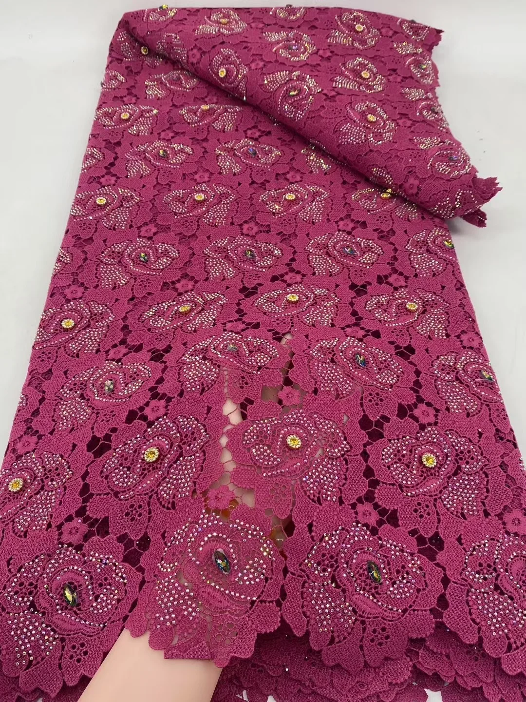 

2025 Высокое качество, африканский гипюр, водорастворимая нигерийская кружевная ткань, вышивка бисером, тюль, камни, свадебное платье